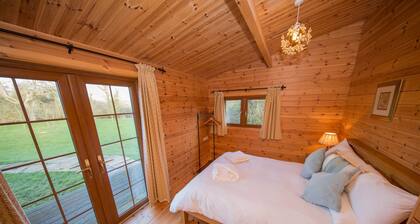 Large three bedroom lodge with private hot tub, located in the heart of Somerset.