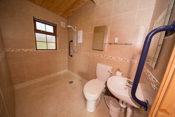 Een douche, een haardroger, handdoeken