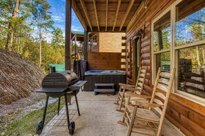 Terrace/patio - Pine Mountain Retreat - Theater Room, Pool Table $560 FREE tickets each paid day (Pigeon Forge)