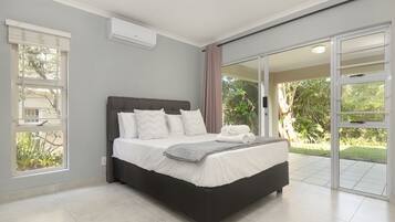 Apartment (3 Bedrooms) | 3 bedrooms, iron/ironing board, free WiFi