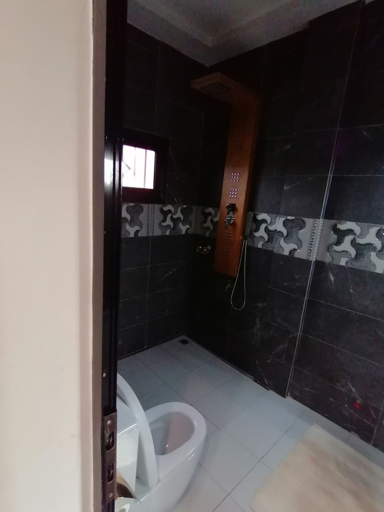 deluxe suite, balcony, garden view | bathroom | shower, rainfall showerhead, free toiletries, towels