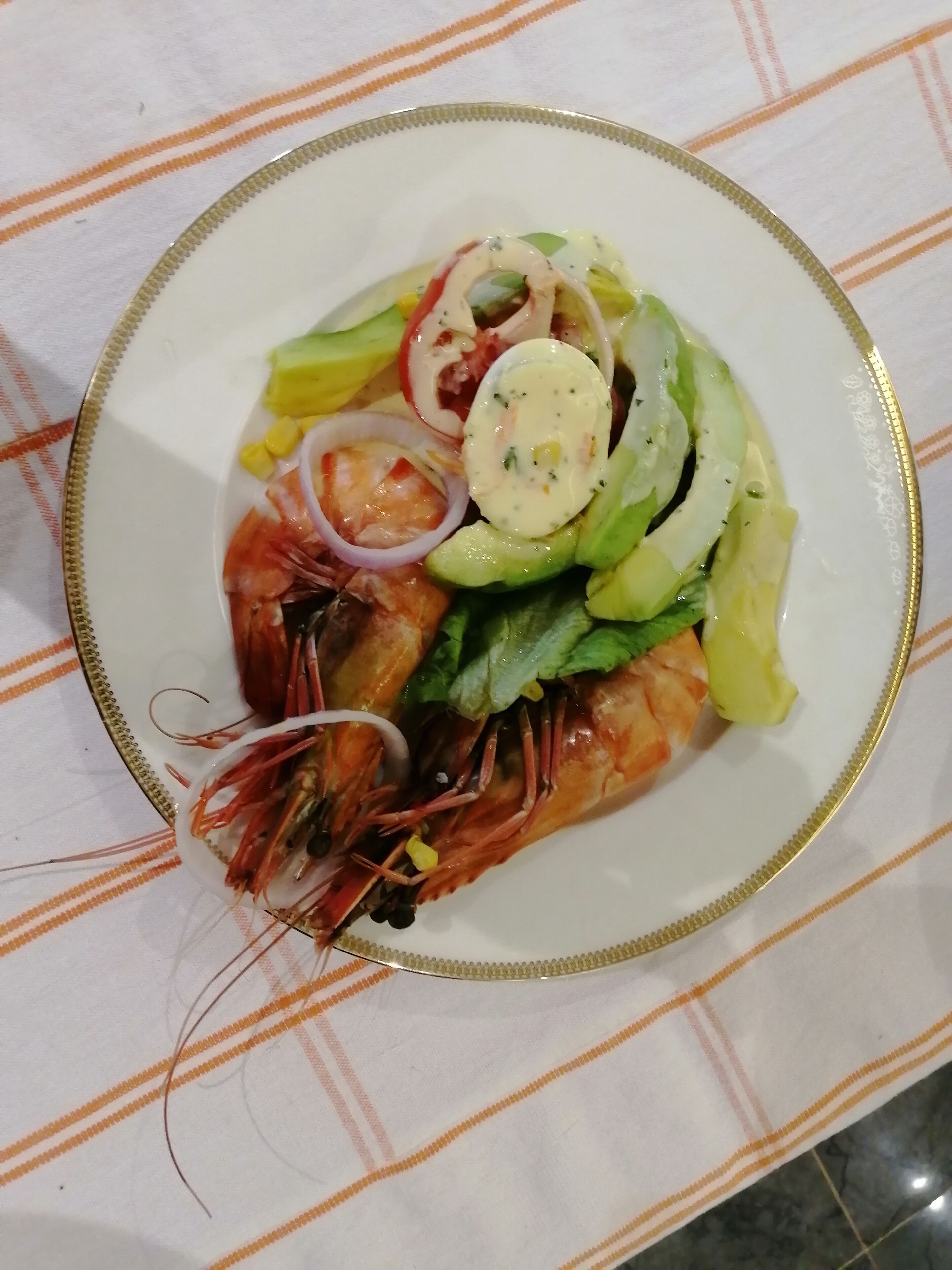 deluxe suite, balcony, garden view | private kitchen | microwave