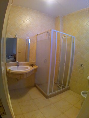 Tina y papel de baño 