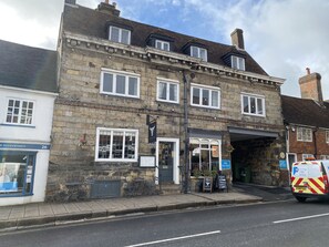 Exterior - The Bull (Battle)