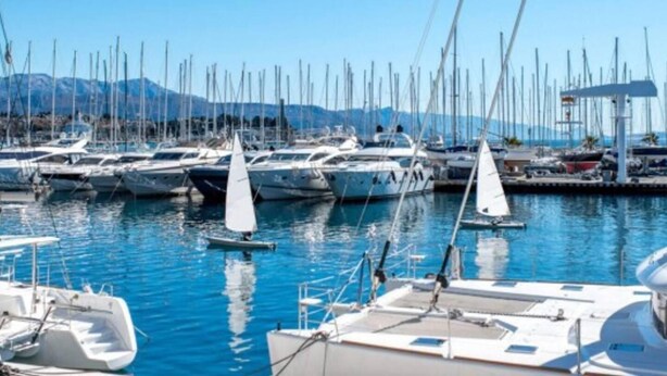 A marina with multiple sailboats docked. - Modern Apartment Near the Beach in Cyprus (Polis)