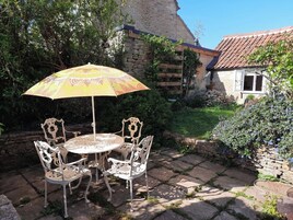 Basic Double Room, 1 Double Bed, Ensuite, Garden View | Terrace/patio