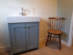 Traditional Double Room, 1 Double Bed, Ensuite | Bathroom