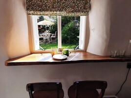 Basic Double Room, 1 Double Bed, Ensuite, Garden View | Garden view