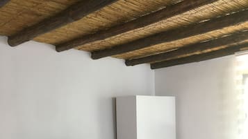 3 Ayri Yatakli Oda | Individually decorated, individually furnished, iron/ironing board