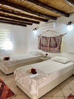 3 Ayri Yatakli Oda | Individually decorated, individually furnished, iron/ironing board