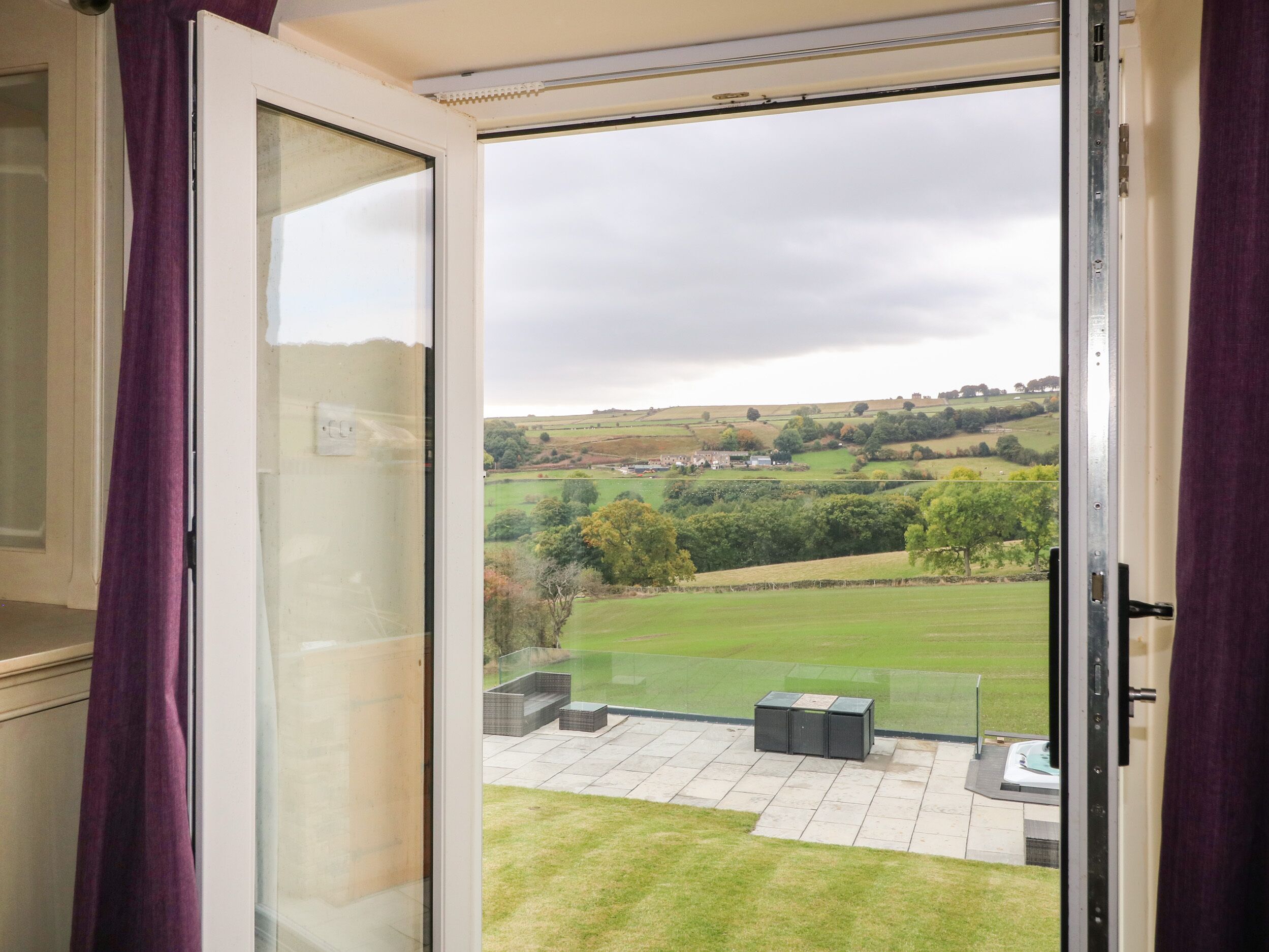 2 bedrooms, individually decorated, individually furnished, free WiFi