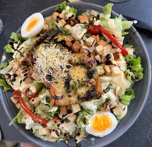 Breakfast, lunch and dinner served - La Bourse (Pont-Saint-Esprit)