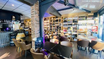 Der serveres morgenmad, frokost, aftensmad og franske retter