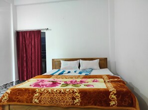 Standard-Doppelzimmer | Hochwertige Bettwaren, Schreibtisch, Bettwäsche