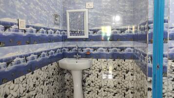 Standard Double Room | Bathroom | Shower, rainfall showerhead, towels