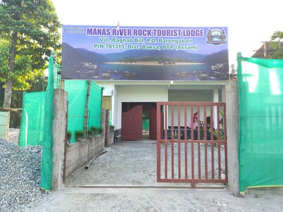 Homecation Manas River Rock Lodge