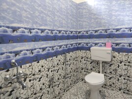Standard Double Room | Bathroom | Shower, rainfall showerhead, towels