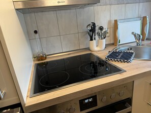 Refrigerador, horno, placa de cocina, lavavajillas