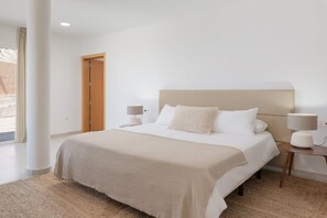 4 bedrooms, iron/ironing board, Internet