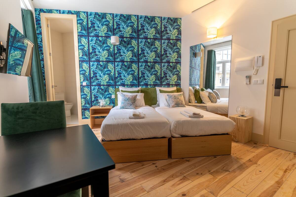 Standard Studio Suite (4) | Blackout curtains, iron/ironing board, free WiFi