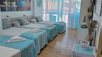 Familie vierpersoonskamer, gemeenschappelijke badkamer | Lakens van Egyptisch katoen, luxe beddengoed, donsdekens