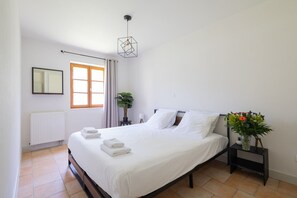 2 bedrooms, desk, iron/ironing board, travel cot