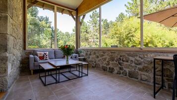 TV connectée, table de tennis de table