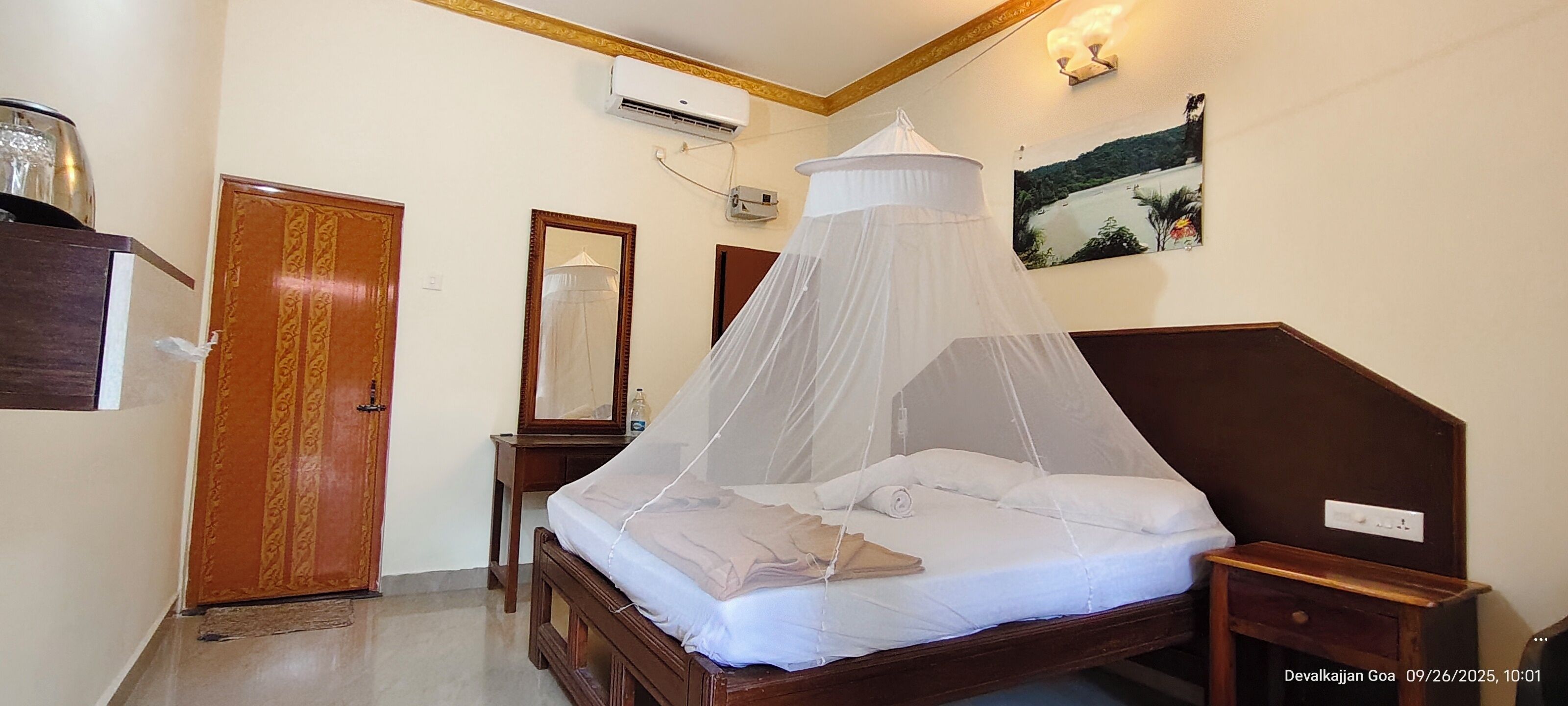 Standard dubbelrum | Sängtillbehör av högsta kvalitet, memory foam-madrasser och skrivbord