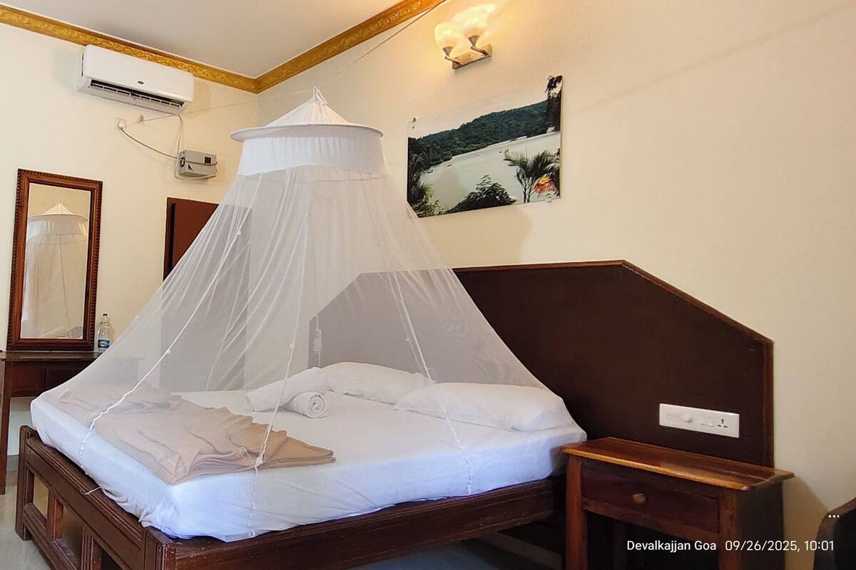 Standard Double Room | Premium bedding, memory-foam beds, desk, bed sheets