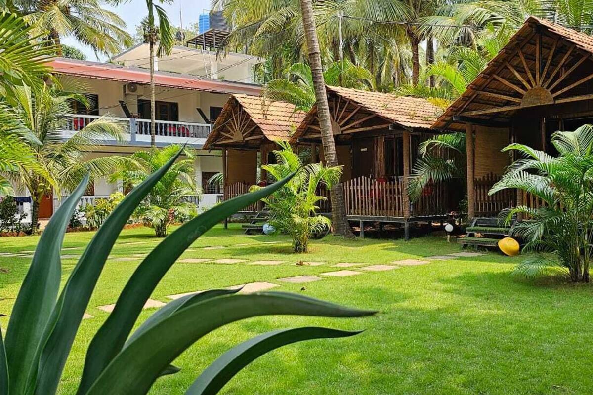 Classic Tent | Premium bedding, memory-foam beds, desk, bed sheets