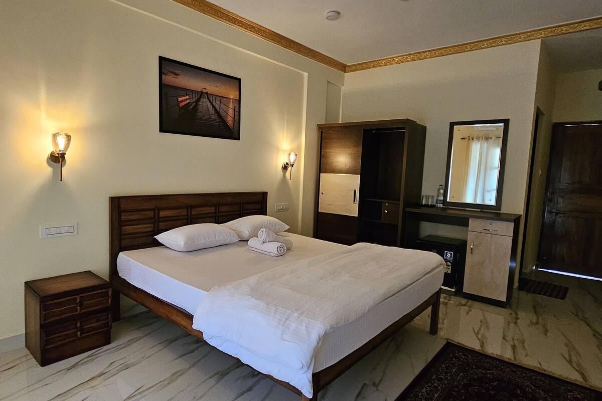 Deluxe Double Room | Premium bedding, memory-foam beds, desk, bed sheets