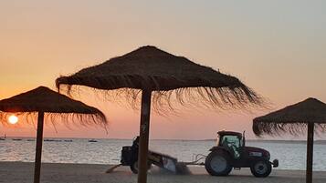 Vlak bij het strand, strandlakens, 4 strandbars