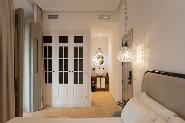 Comfort Double Room, 1 Queen Bed | Egyptian cotton sheets, premium bedding, down comforters