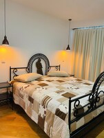 Hypo-allergenic bedding, free WiFi