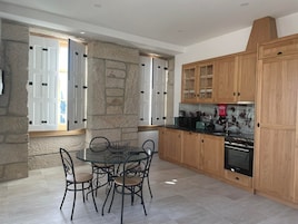 Standard Studio | Private kitchen | Fridge, microwave, oven, stovetop