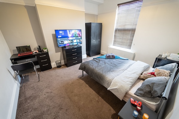 1 bedroom, free WiFi, bed sheets
