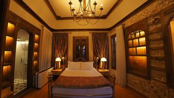 Luxury Triple Room | Dihias secara berasingan, dilengkapkan perabot secara berasingan