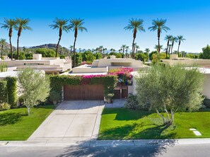 A residential area with palm trees, a well-maintained lawn, and houses with modern architecture. - Los Estados #66 - 3 BD /3.5 BA, 2586sf (La Quinta)