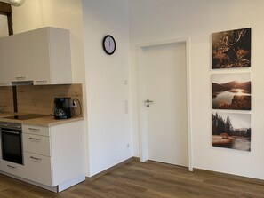 Frigorifero, forno, piano cottura, lavastoviglie