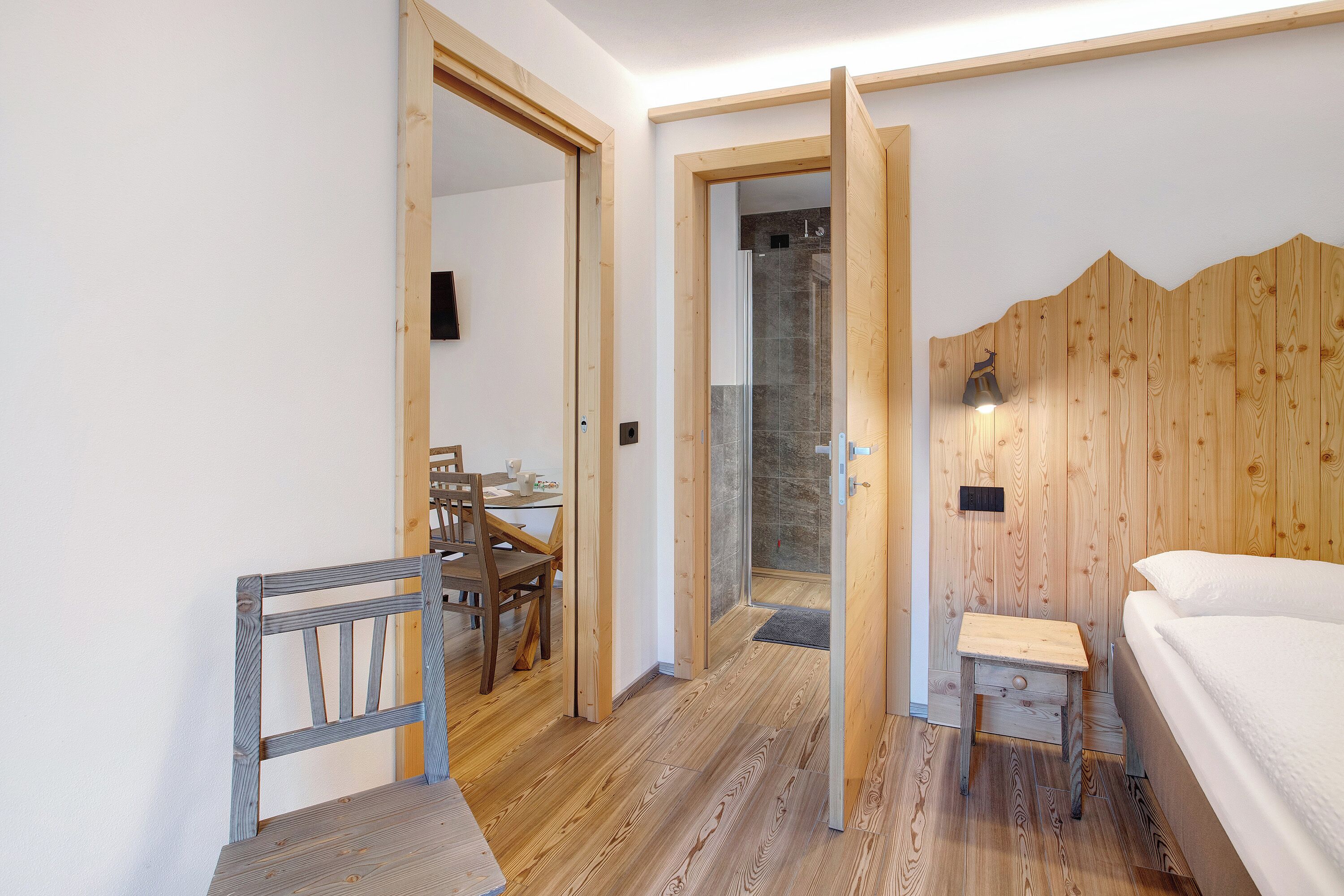 1 slaapkamer, een strijkplank/strijkijzer, gratis wifi, beddengoed