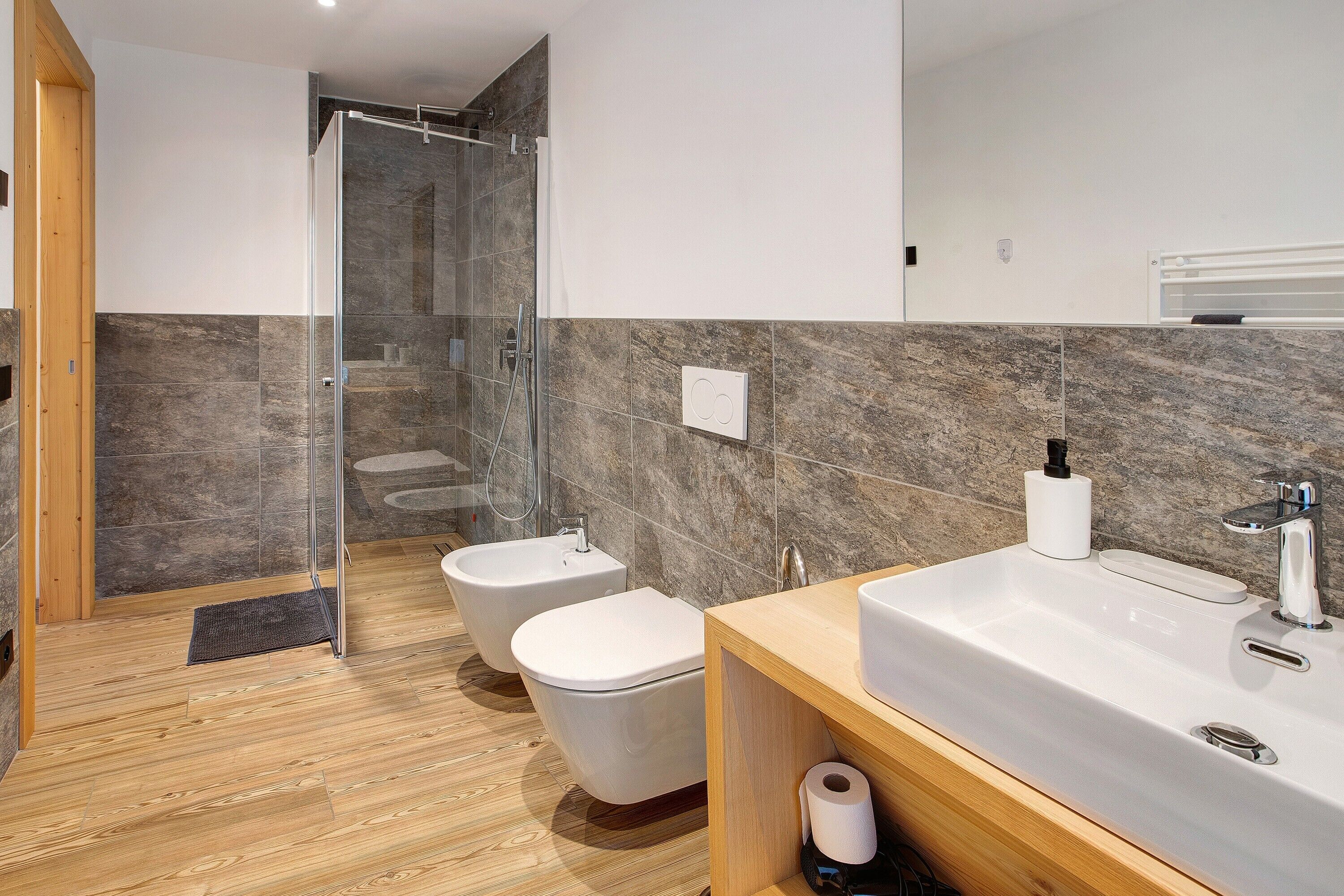 Shower, free toiletries, hair dryer, towels