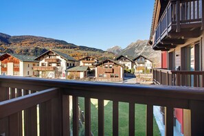Property grounds - Apartment "Baita Emilia e Daniele 11" with Mountain Views, Balconies, and Wi-Fi (Bormio)