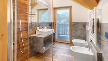 Shower, free toiletries, hair dryer, towels