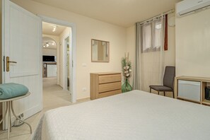 4 makuuhuonetta, silitysrauta/-lauta, ilmainen Wi-Fi, vuodevaatteet