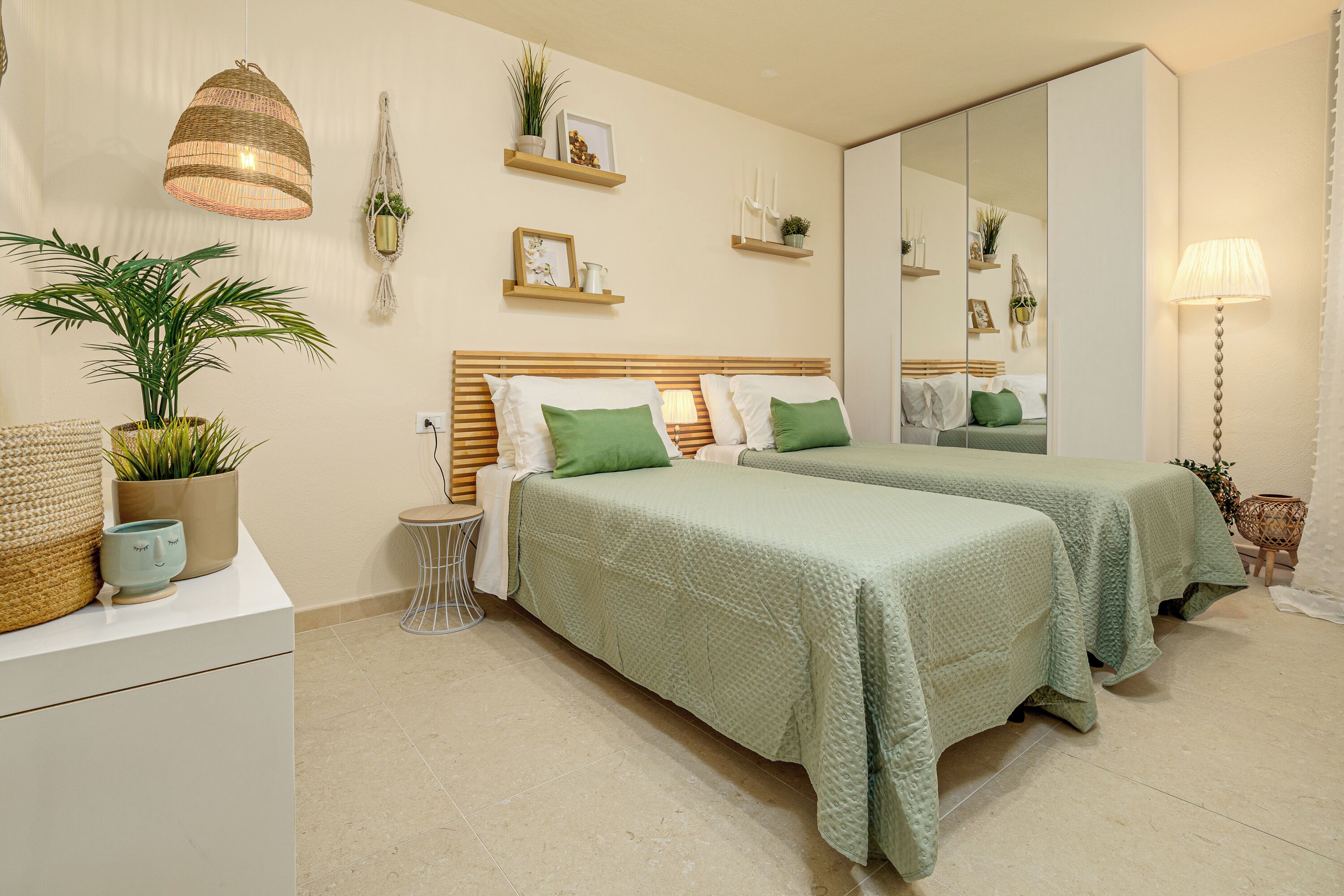 4 dormitorios, tabla de planchar con plancha, wifi gratis y ropa de cama