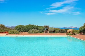 Pool - Holiday Home "Depandance con piscina" with Shared Pool & Wi-Fi (Punta Molara)
