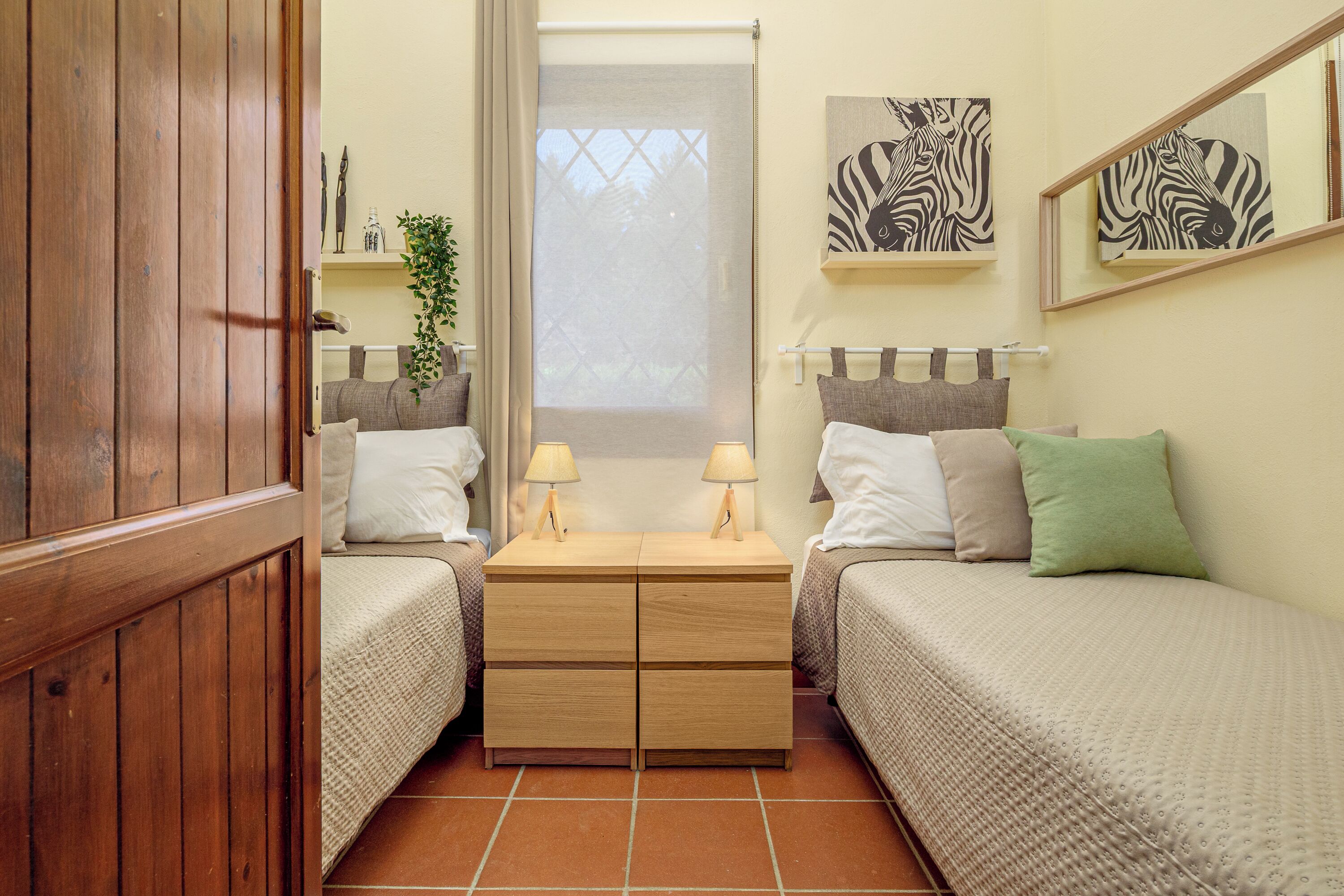 2 habitaciones, tabla de planchar con plancha y wifi gratis 