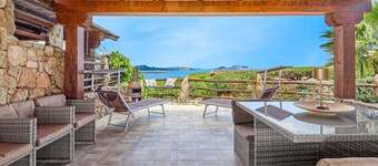 Holiday Home "Villa Caterina" with Sea View, Shared Pool & Wi-Fi