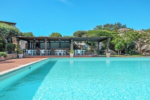 Pool - Holiday Home "Villa Caterina" with Sea View, Shared Pool & Wi-Fi (Punta Molara)