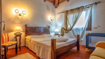 3 bedrooms, iron/ironing board, bed sheets